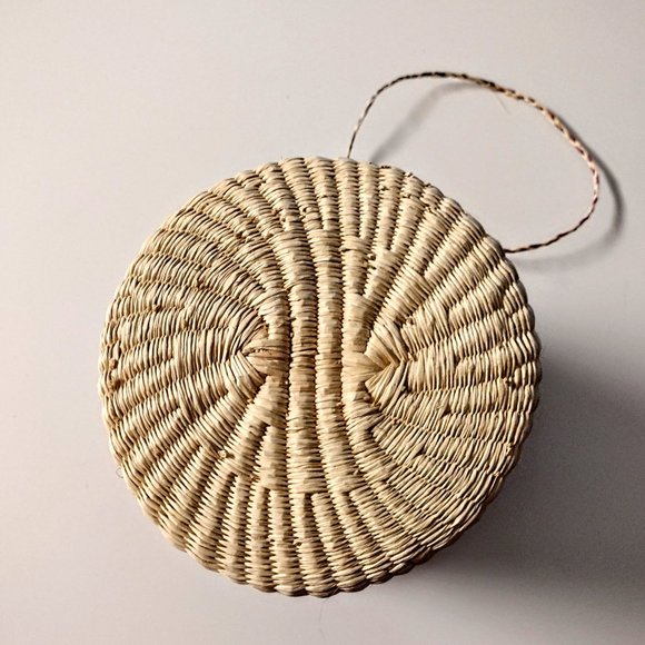 Woven Striped Straw/Rattan Basket/Barrel Tote with Lid, Woven String Strap ~ 6" - Picture 4 of 12